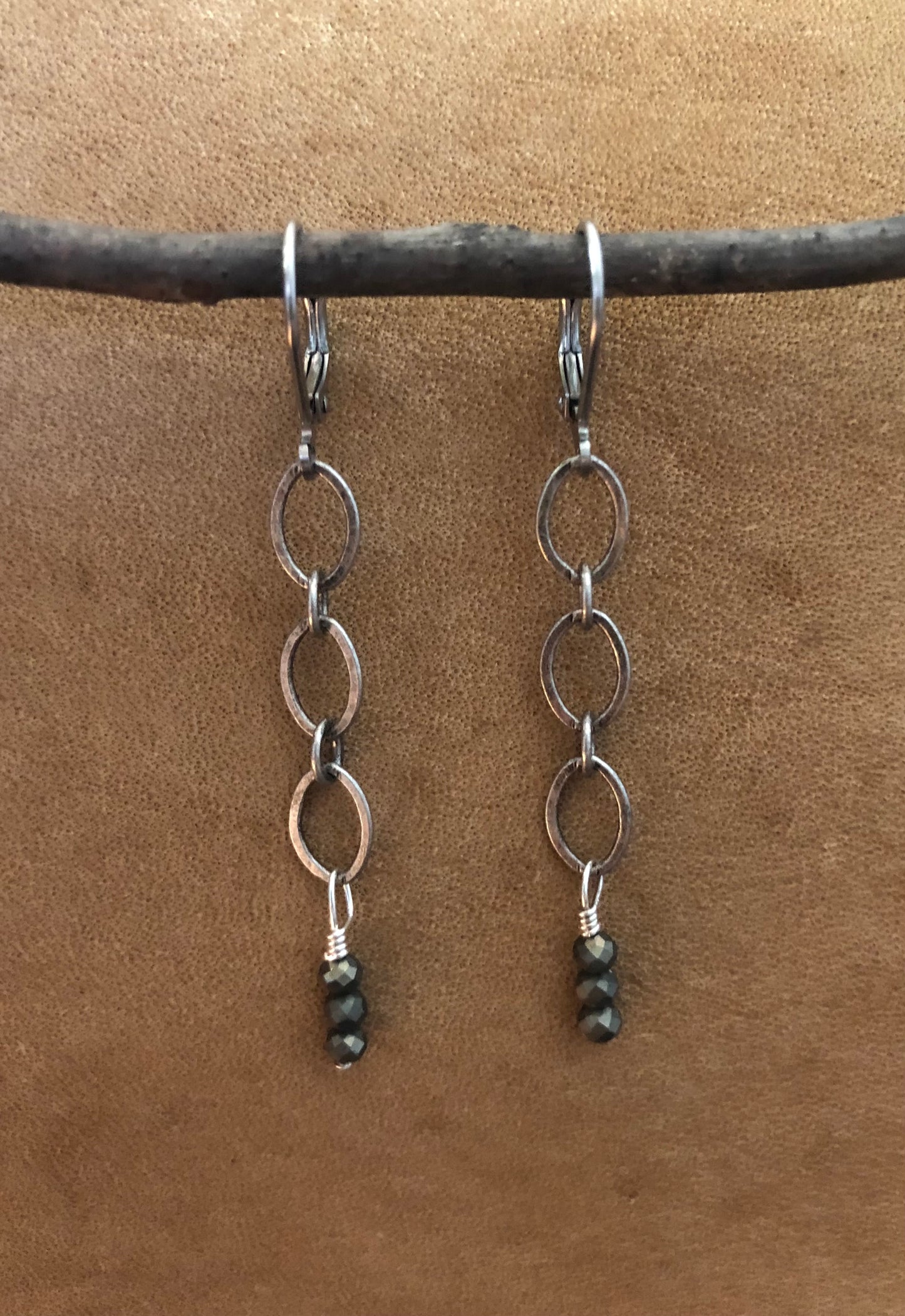 Raven Silver Metallic Faceted